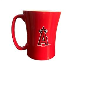 Los Angeles Angels coffee mug. 4.5 inches tall. Like new. No cracks
